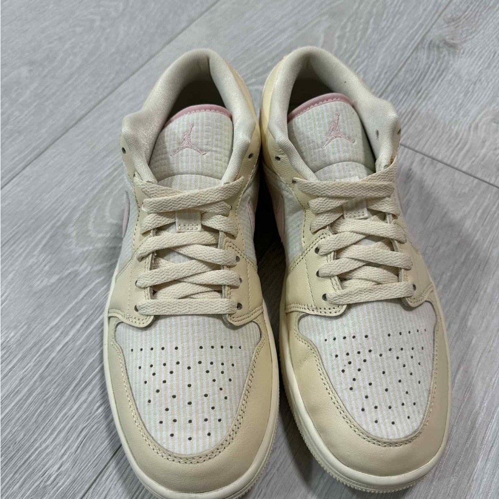 Nike WMNS Air Jordan 1 Low SE in Pink and Cream